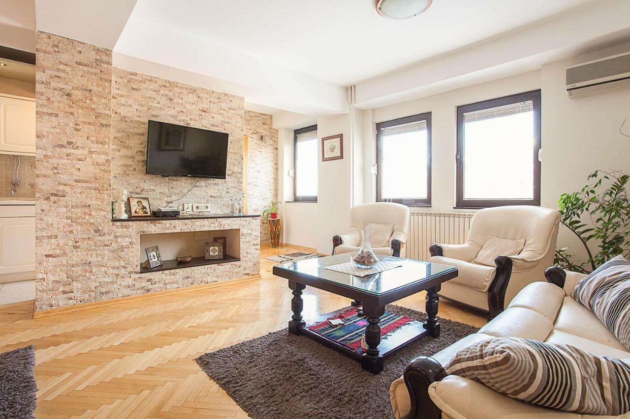 White Apartment Скопие Екстериор снимка