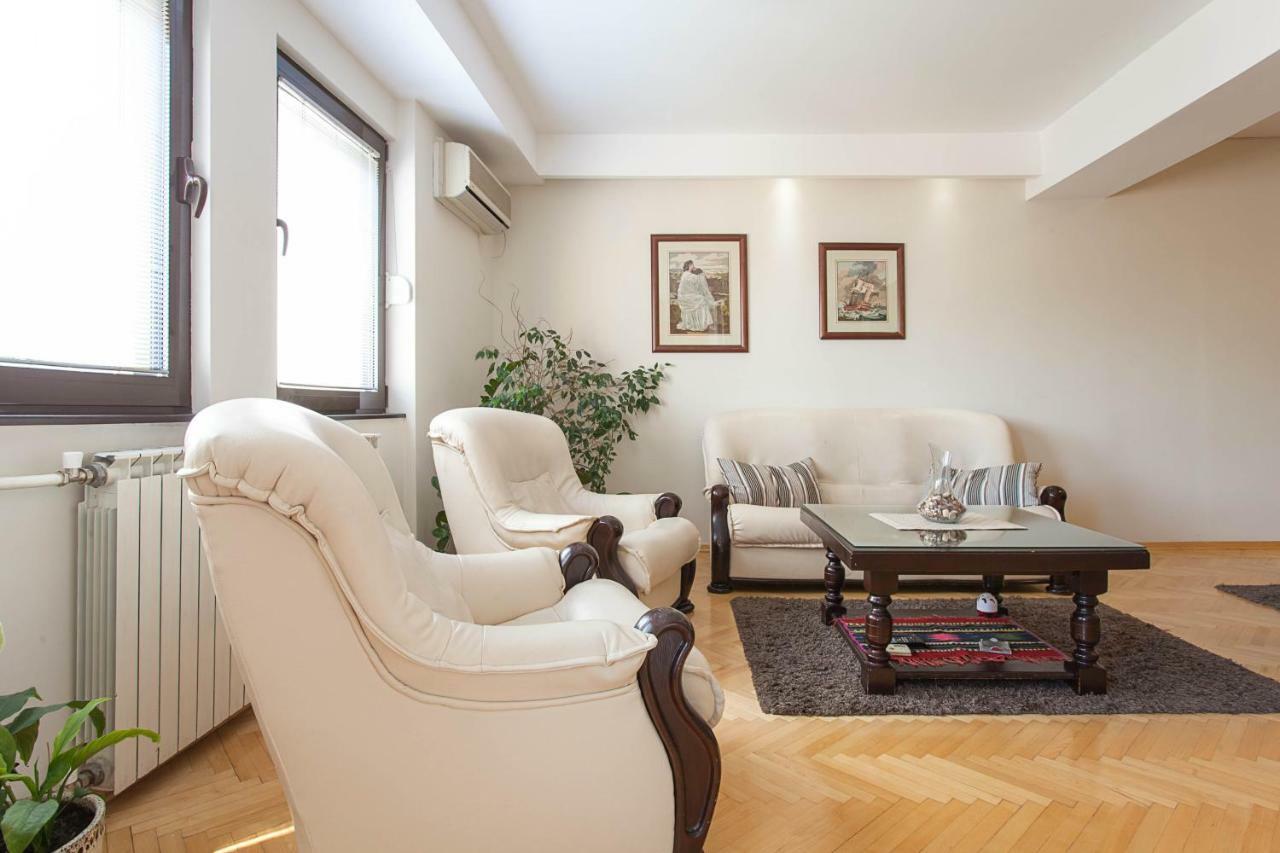 White Apartment Скопие Екстериор снимка